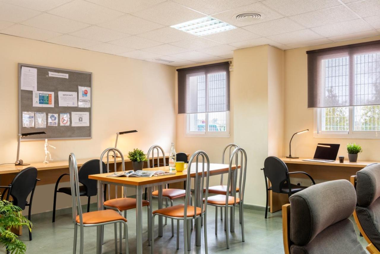 Micampus Upo Celestino Mutis Student Residence Sewilla Zewnętrze zdjęcie